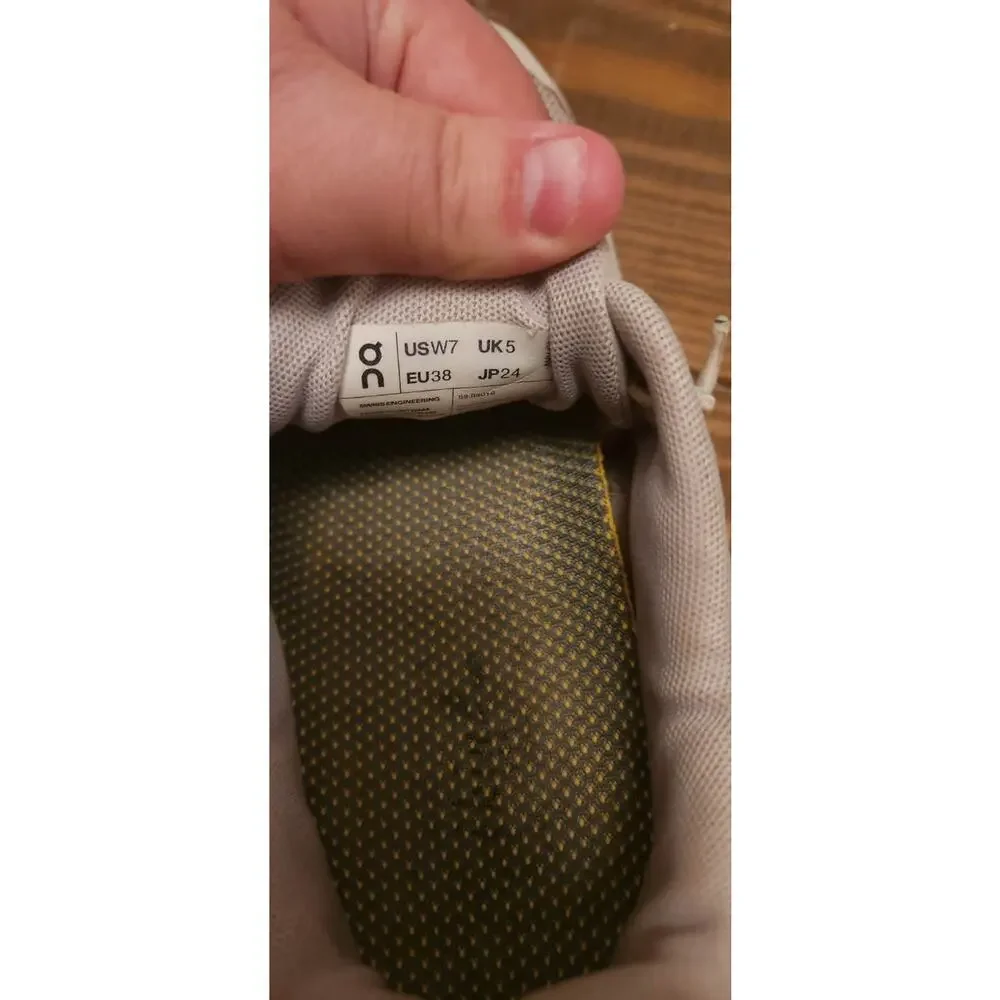 On Running Women's Size 7 Athletic Running Shoes